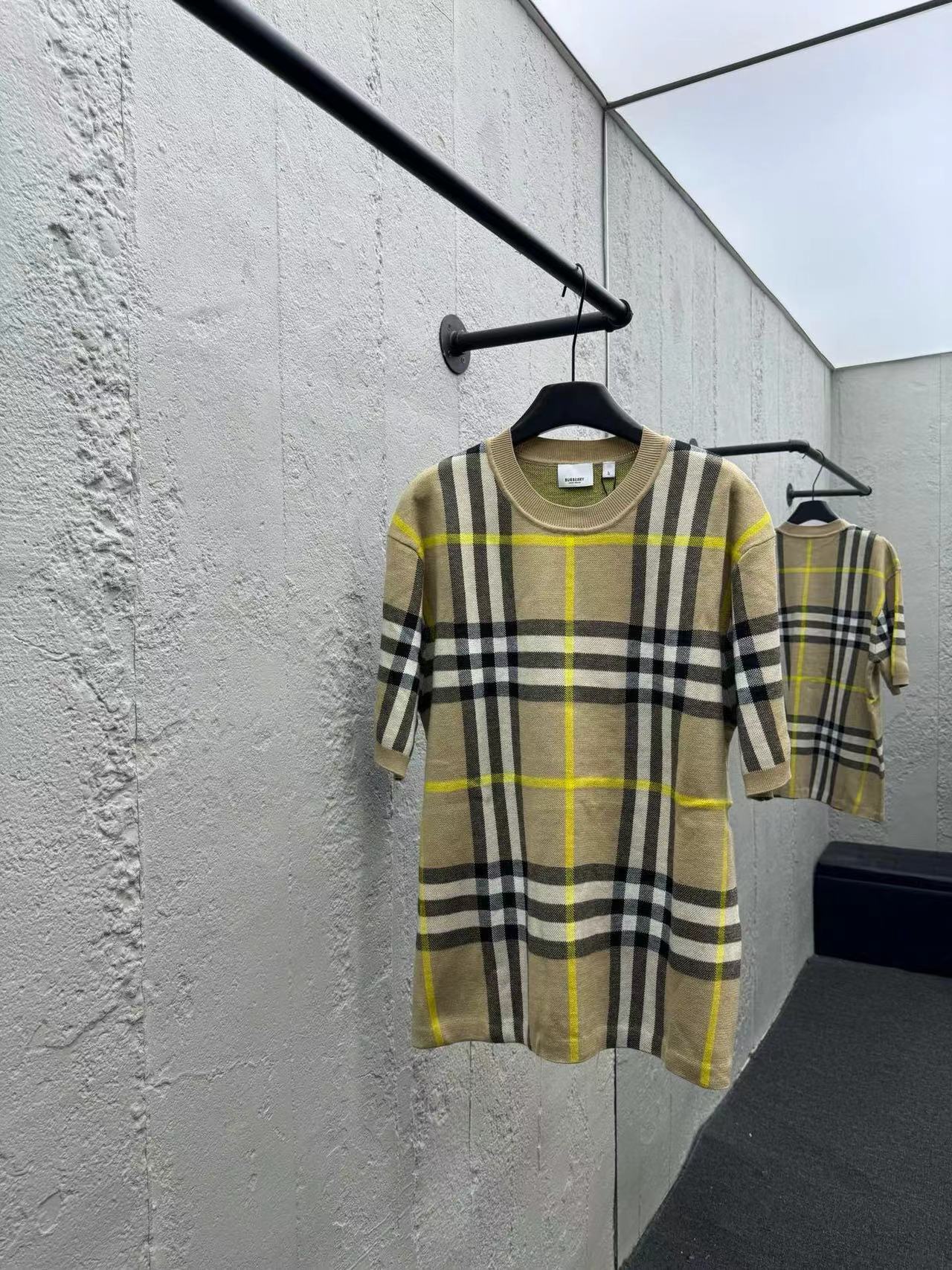 詳細な写真と価格については私に連絡してください