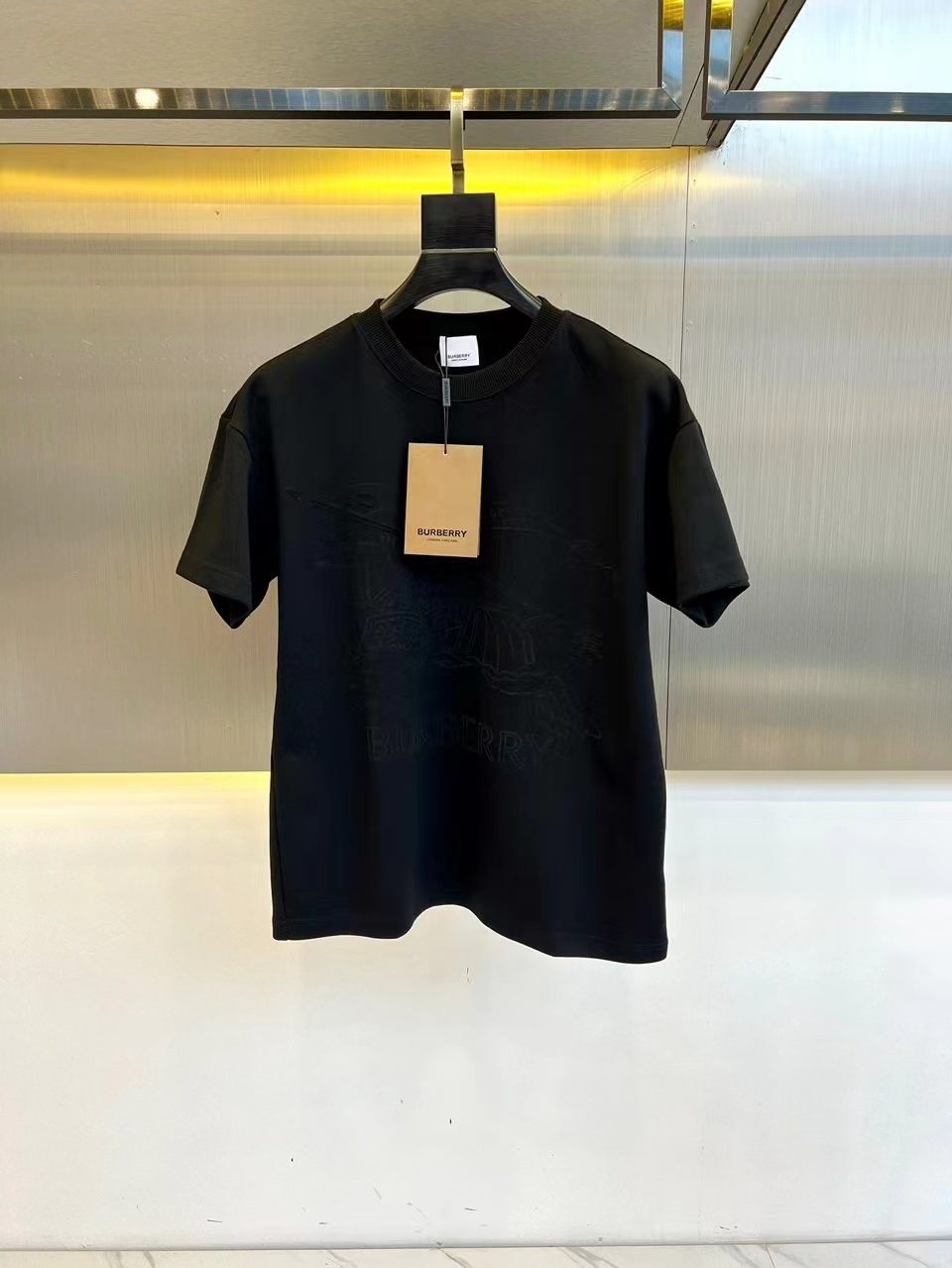 詳細な写真と価格については私に連絡してください