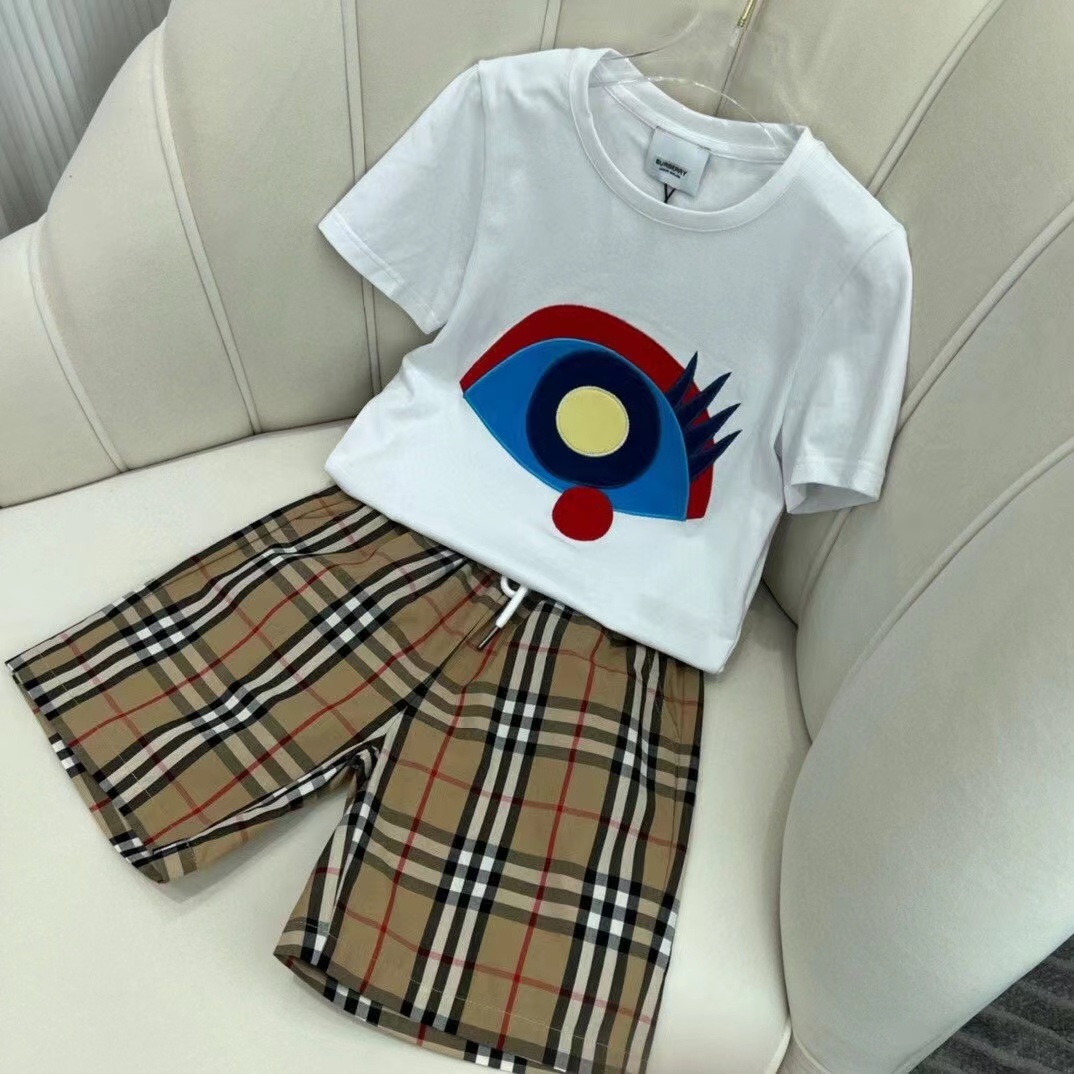 詳細な写真と価格については私に連絡してください。