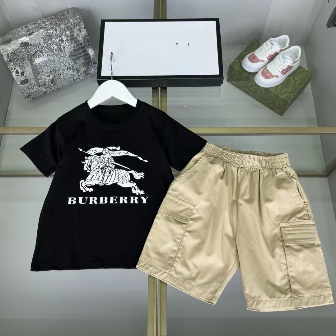 詳細な写真と価格については私に連絡してください。