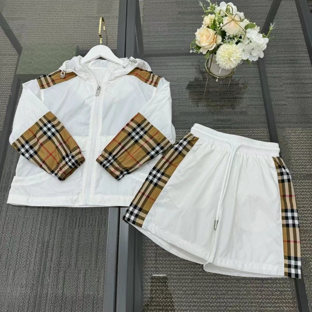 詳細な写真と価格については私に連絡してください。