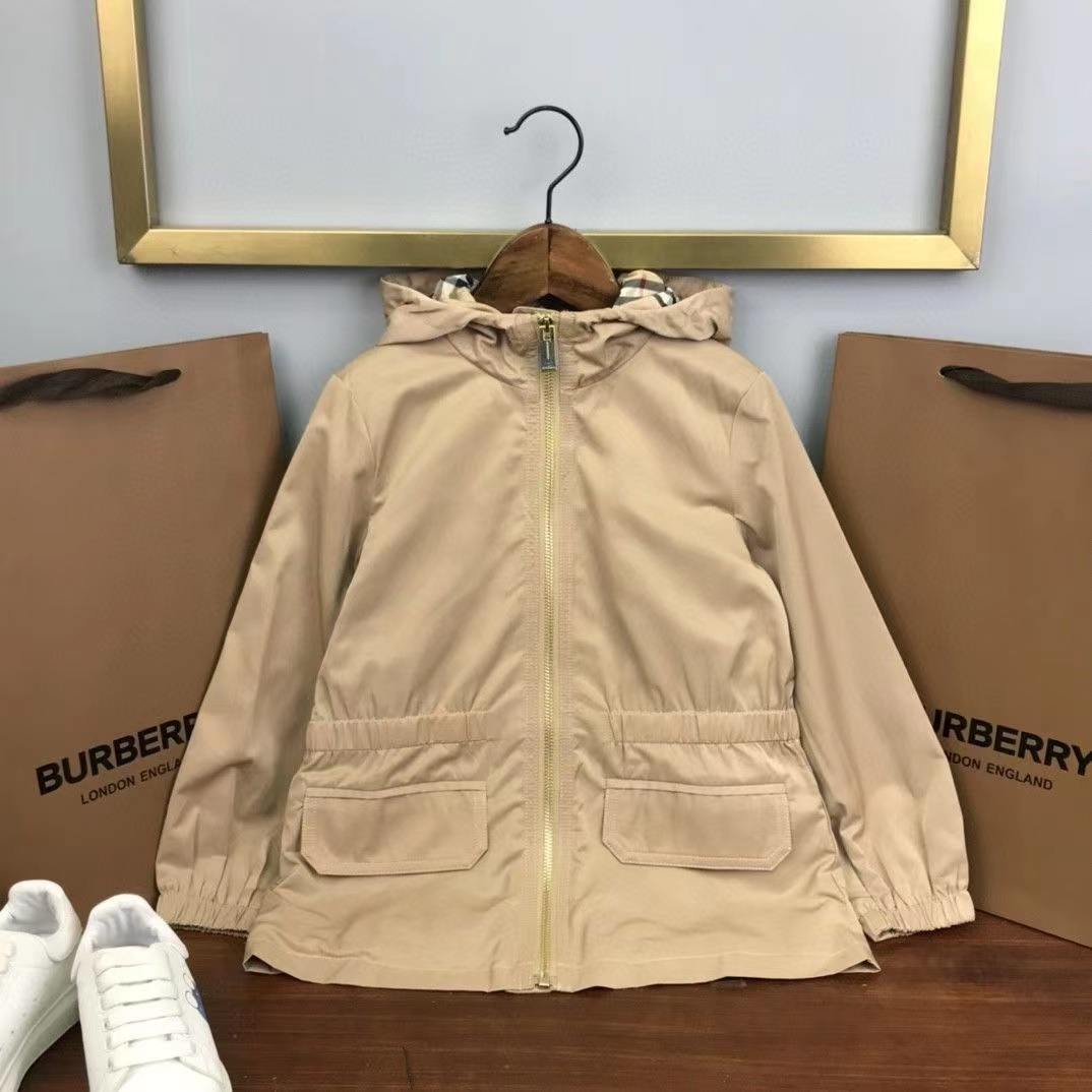 詳細な写真と価格については私に連絡してください。