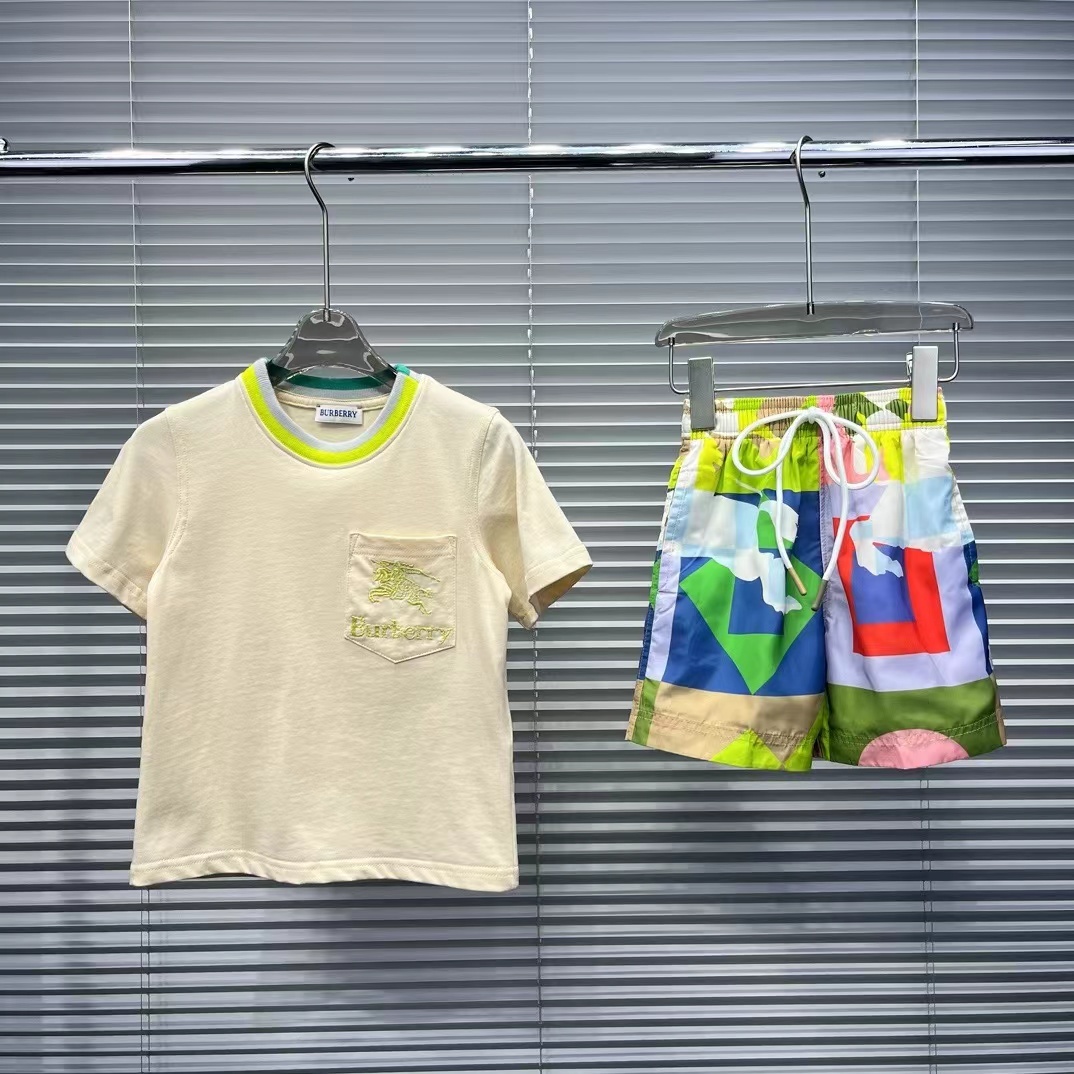 詳細な写真と価格については私に連絡してください。