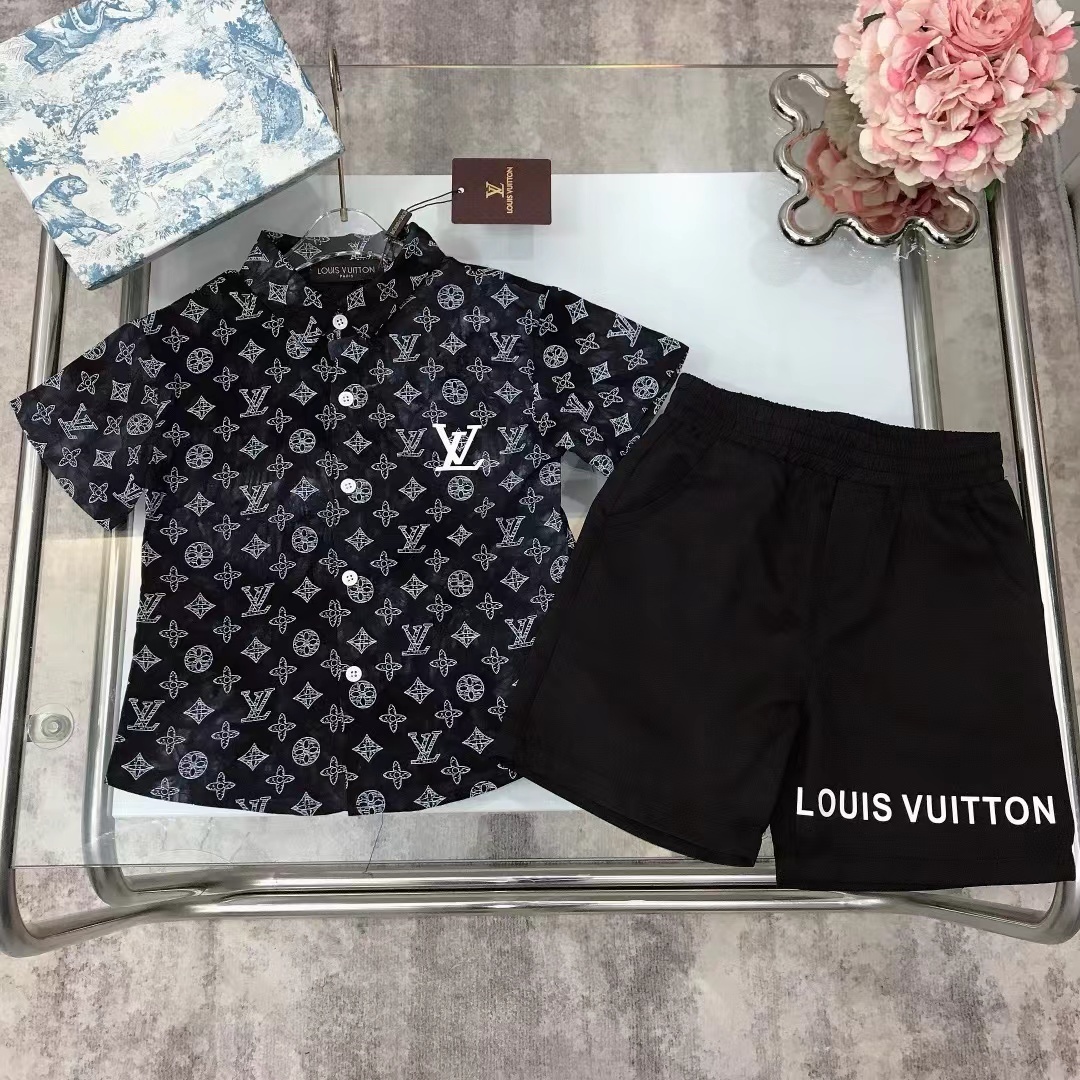 詳細な写真と価格については私に連絡してください