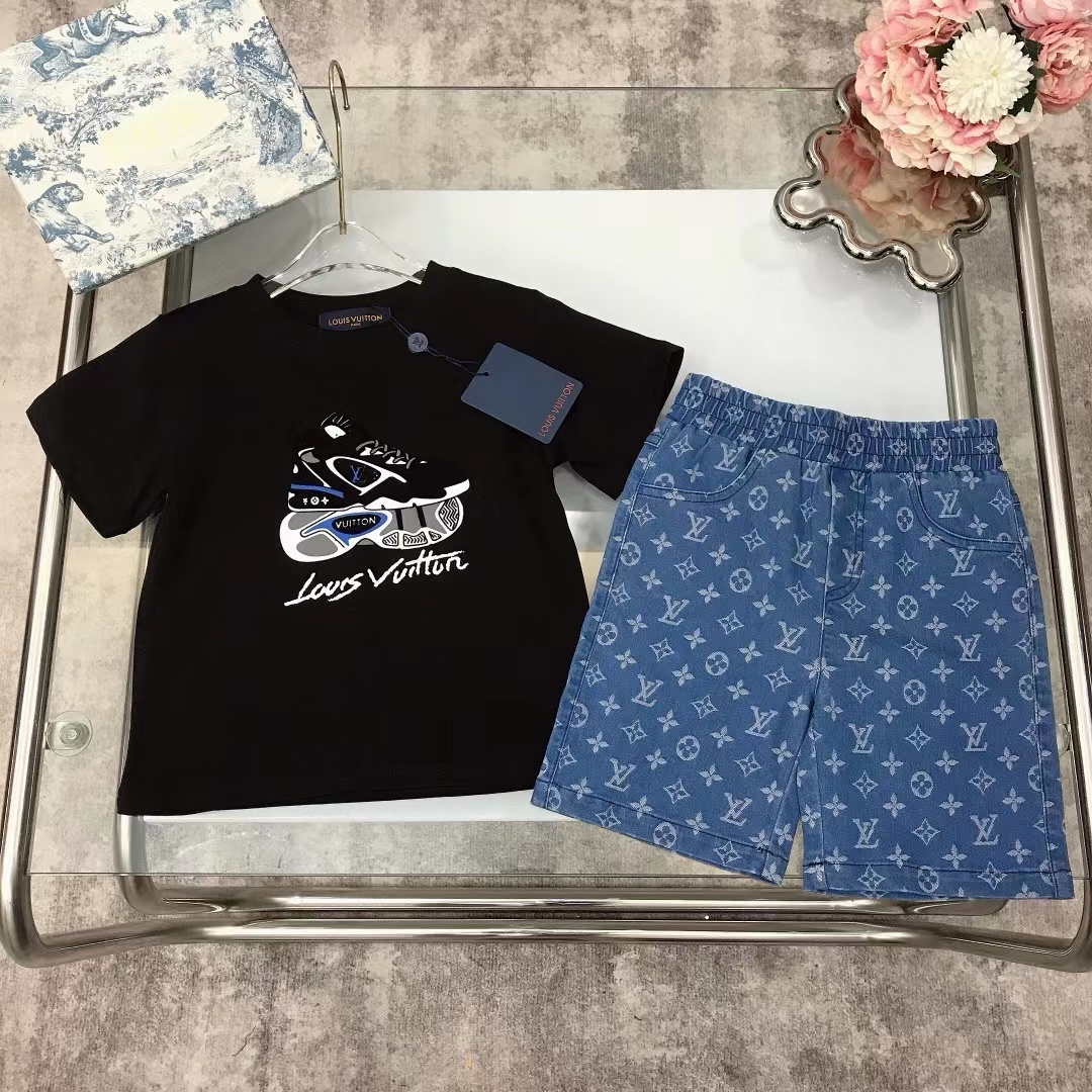 詳細な写真と価格については私に連絡してください