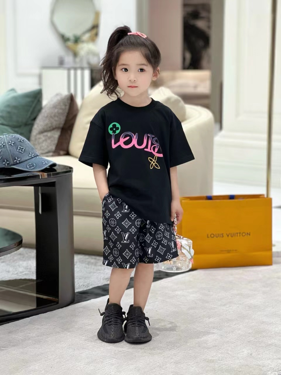 詳細な写真と価格については私に連絡してください