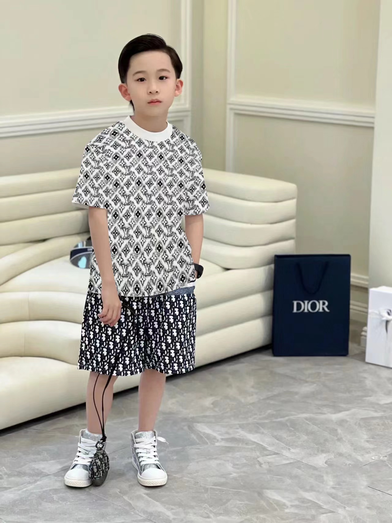 詳細な写真と価格については私に連絡してください