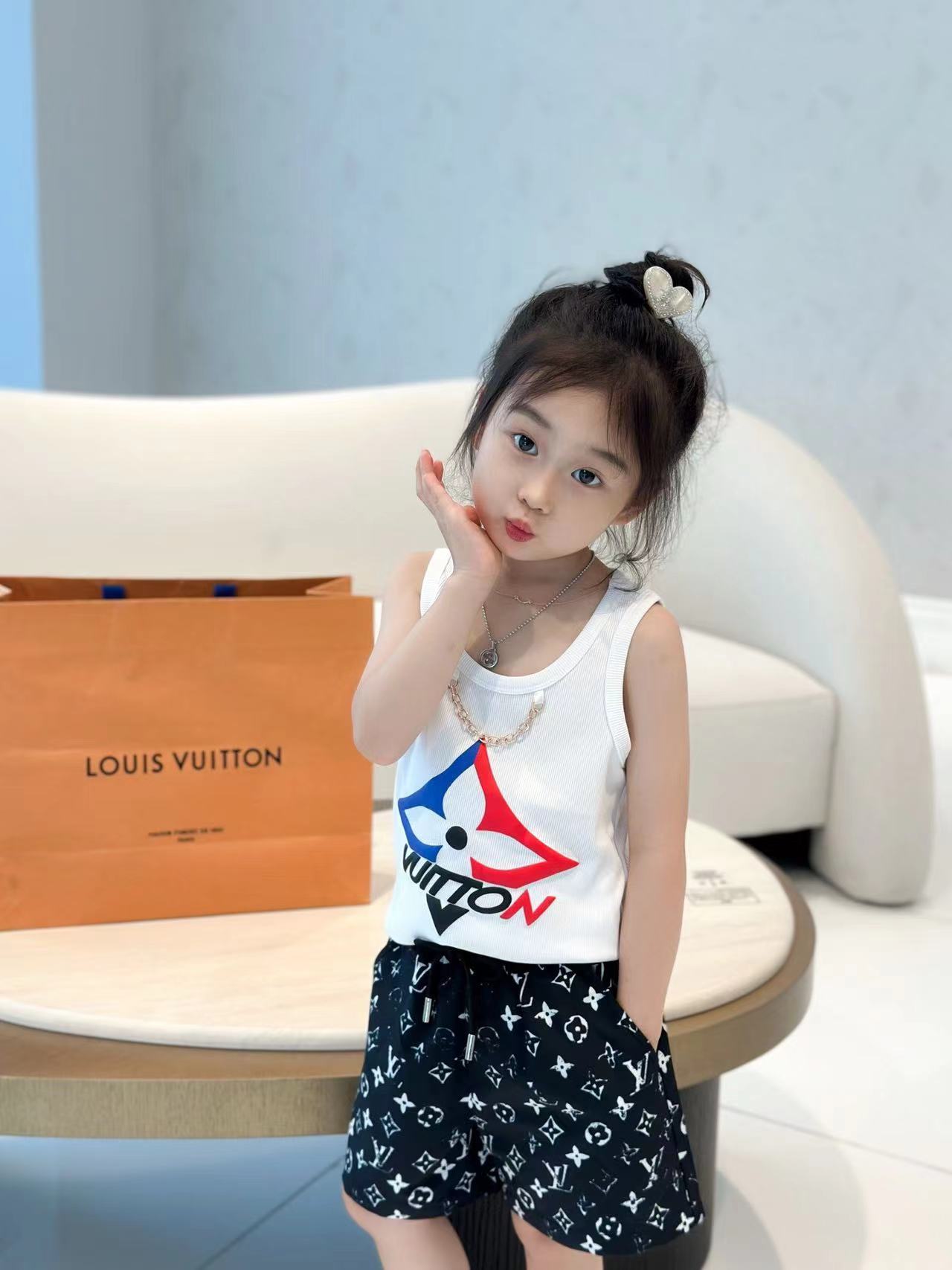 詳細な写真と価格については私に連絡してください