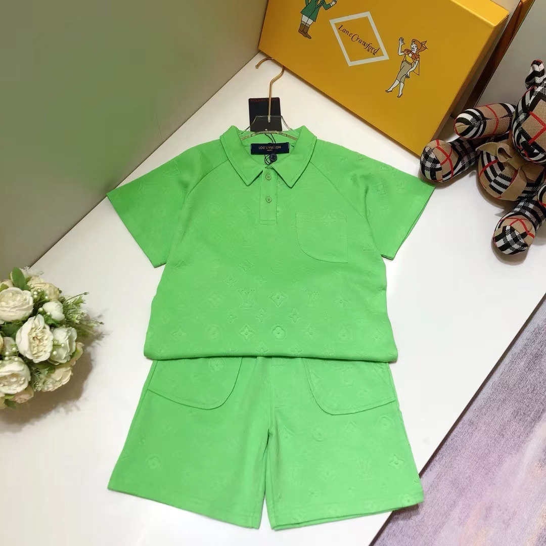 詳細な写真と価格については私に連絡してください