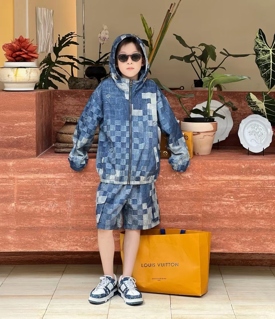 詳細な写真と価格については私に連絡してください