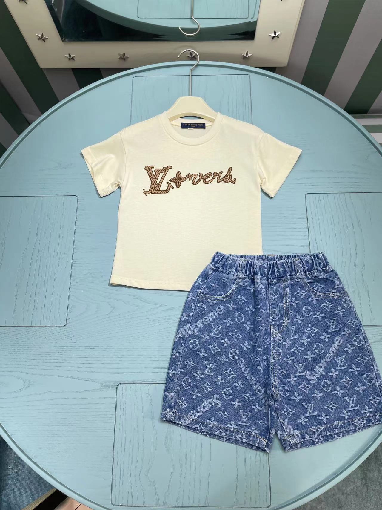 詳細な写真と価格については私に連絡してください