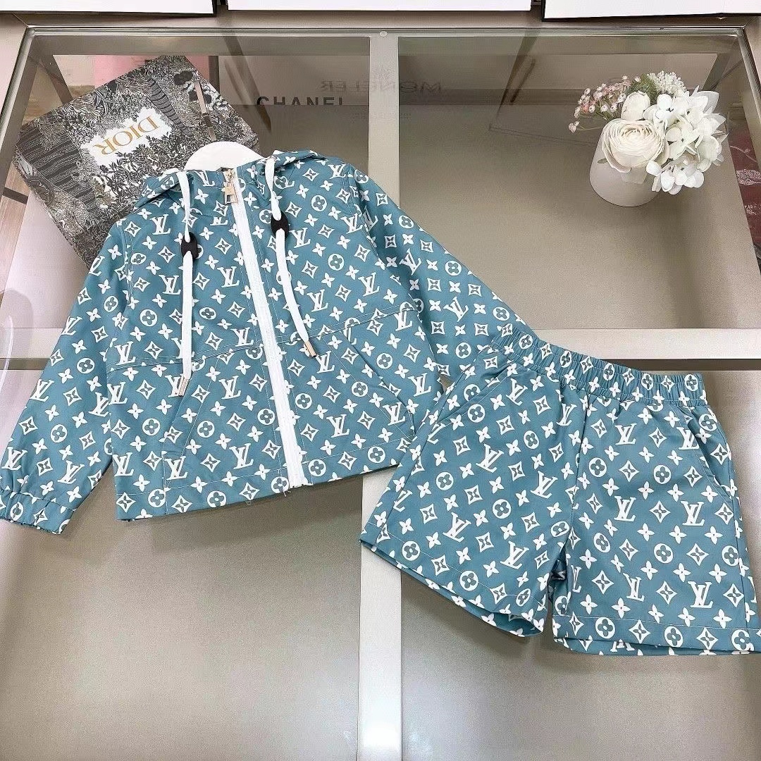 詳細な写真と価格については私に連絡してください