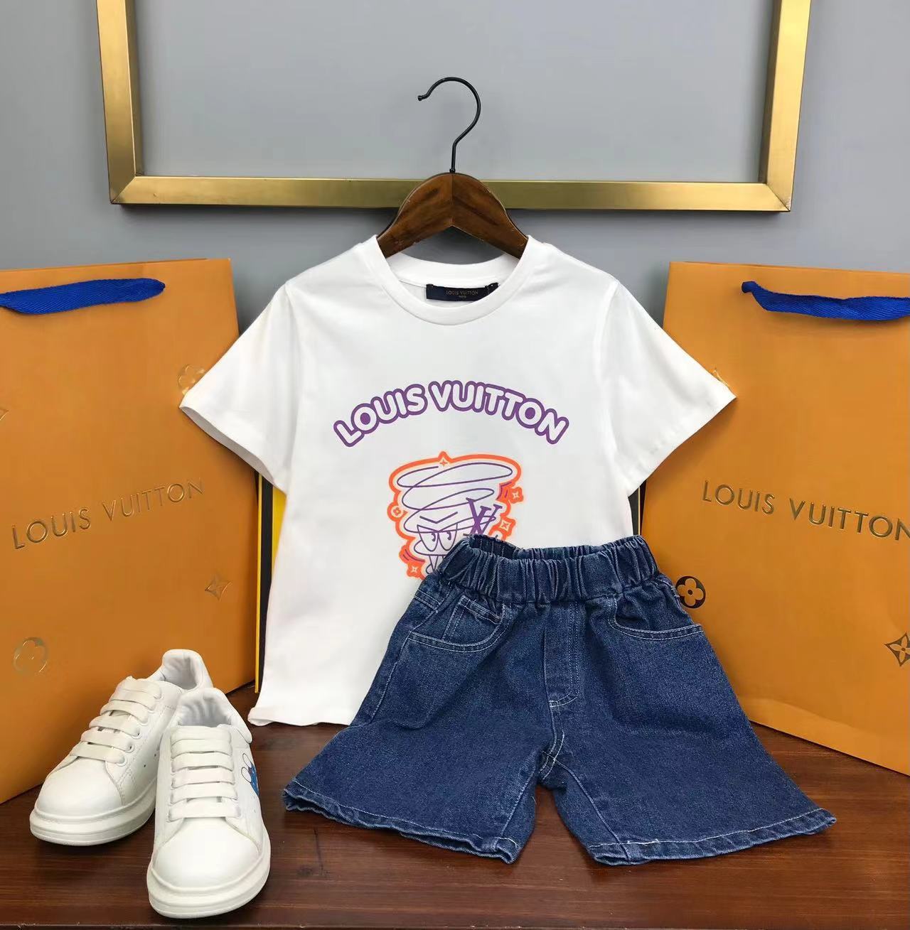 詳細な写真と価格については私に連絡してください