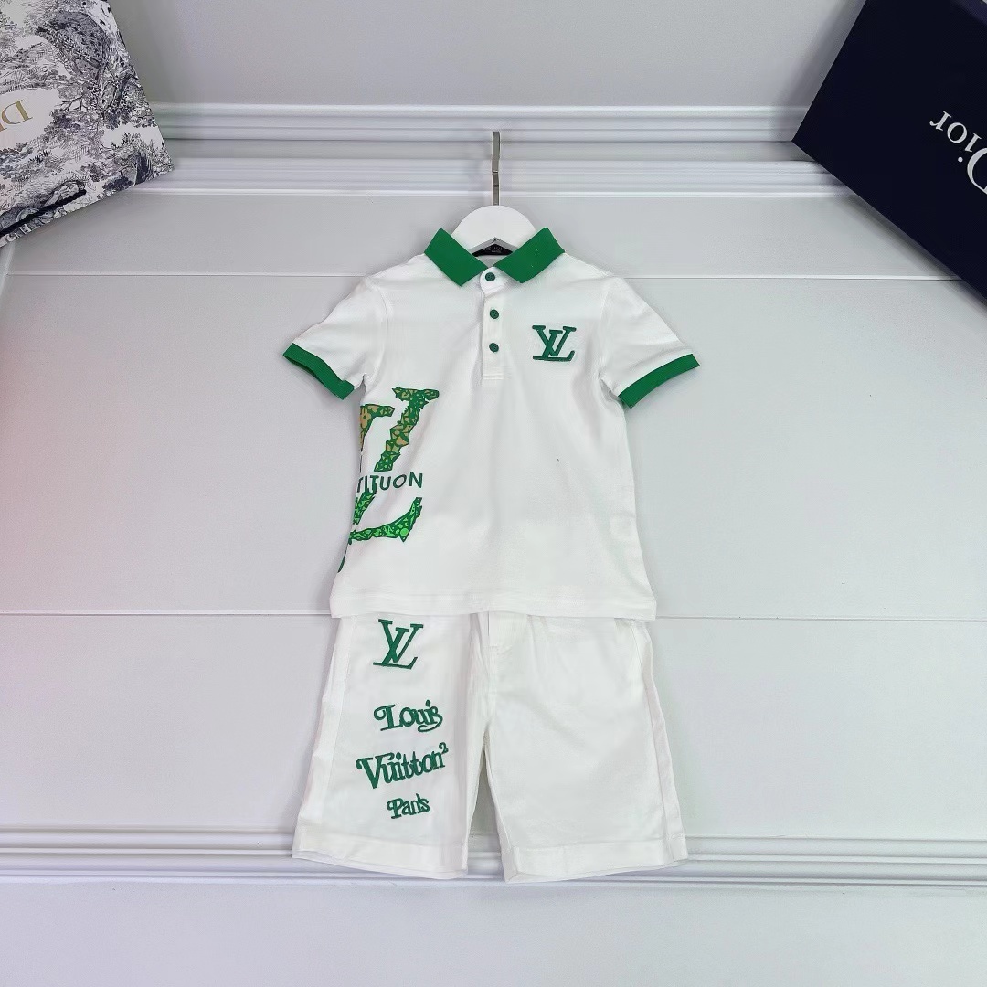 詳細な写真と価格については私に連絡してください