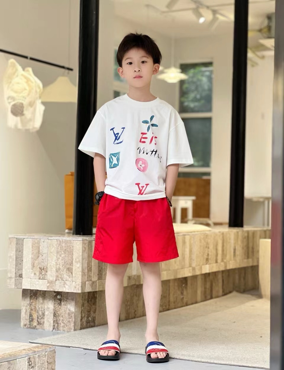 詳細な写真と価格については私に連絡してください