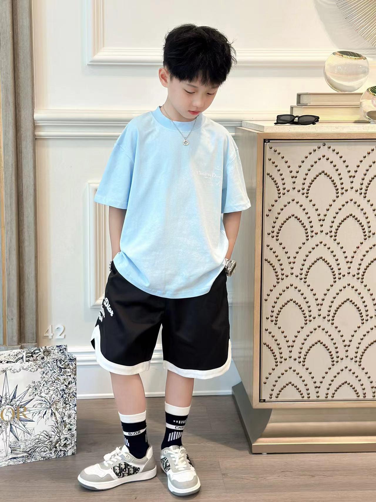 詳細な写真と価格については私に連絡してください