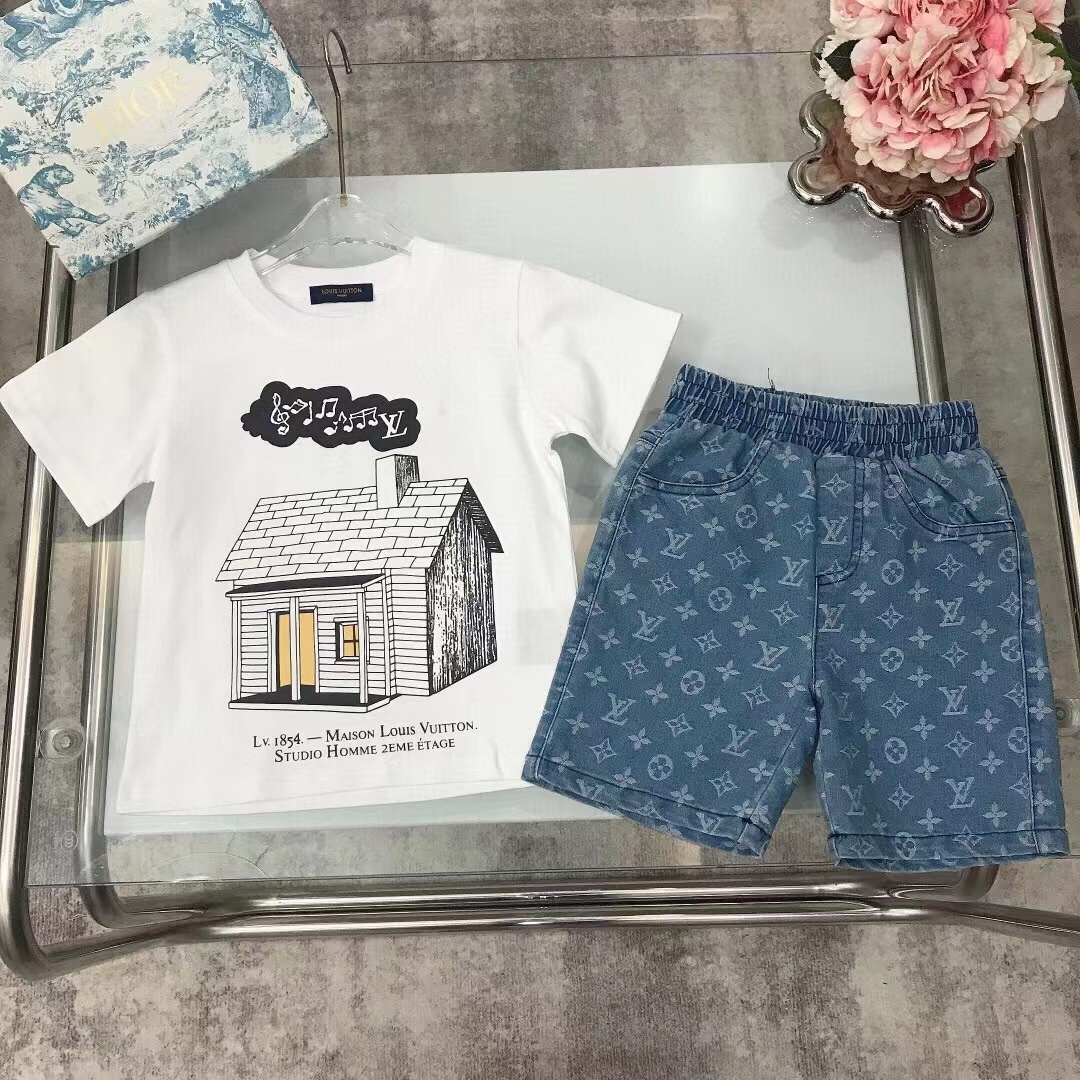 詳細な写真と価格については私に連絡してください