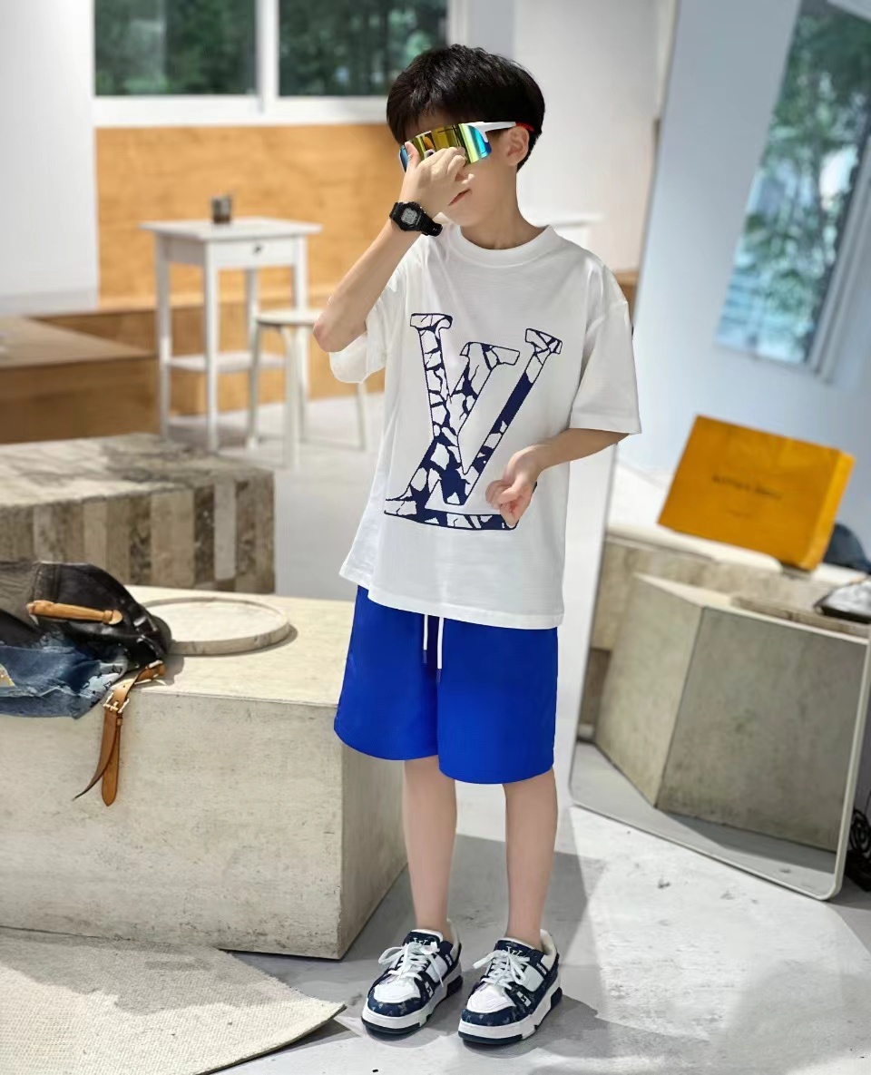 詳細な写真と価格については私に連絡してください