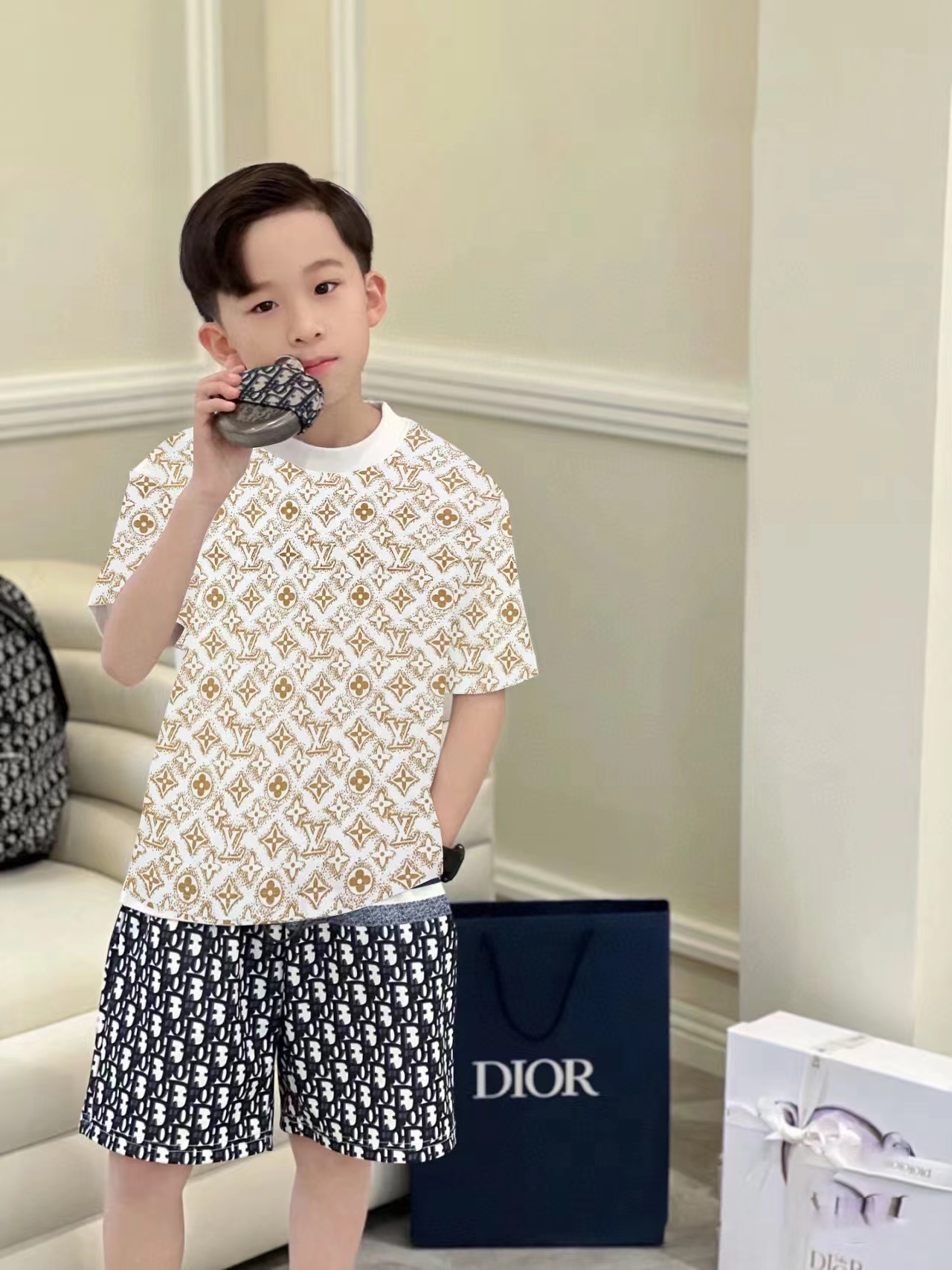 詳細な写真と価格については私に連絡してください