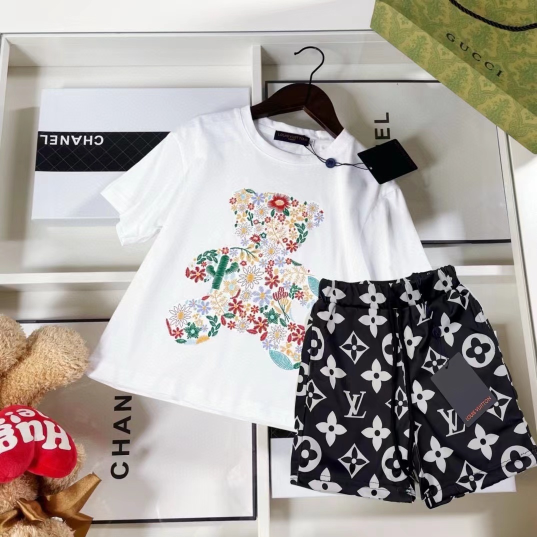 詳細な写真と価格については私に連絡してください