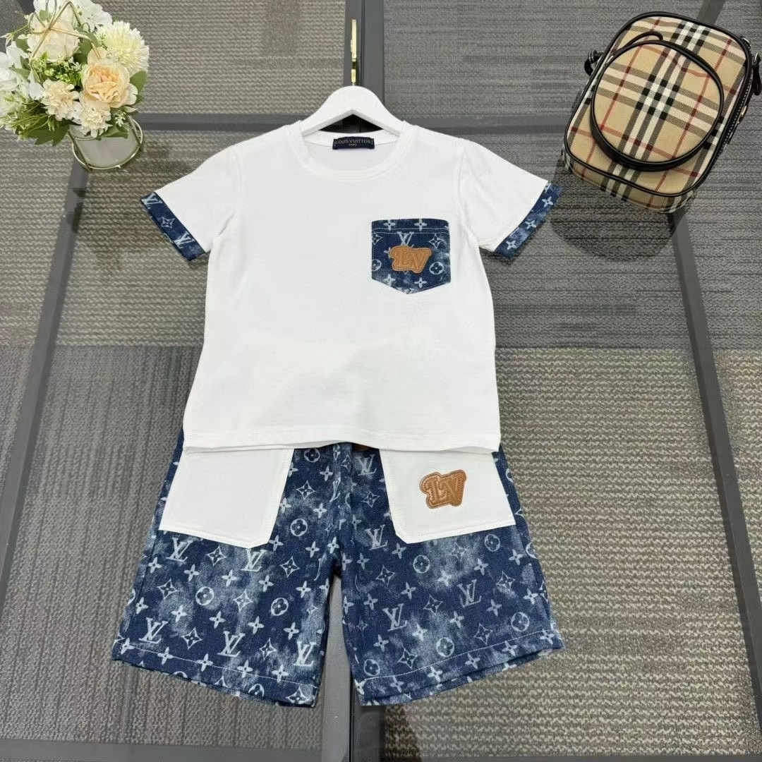 詳細な写真と価格については私に連絡してください