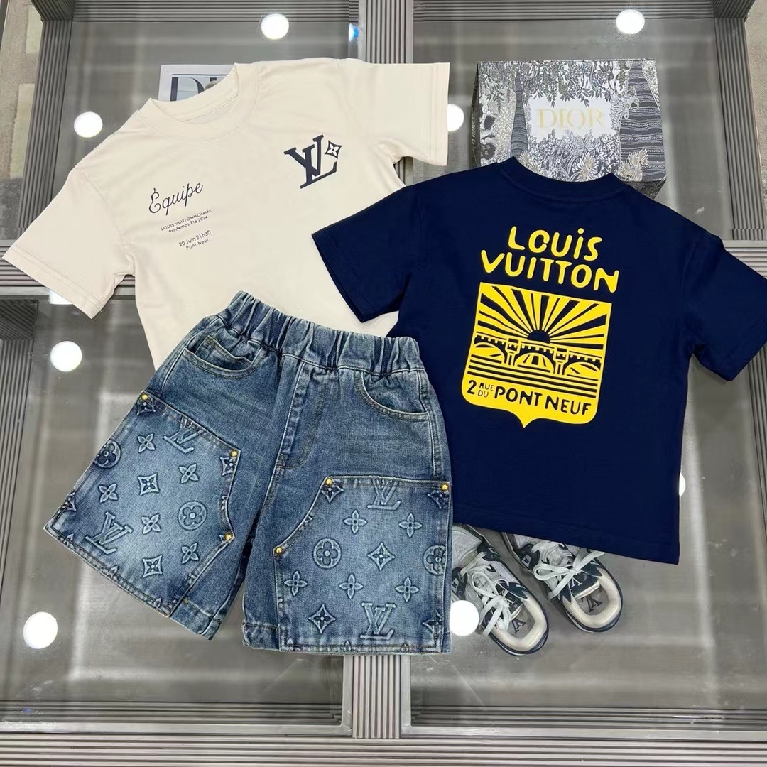 詳細な写真と価格については私に連絡してください