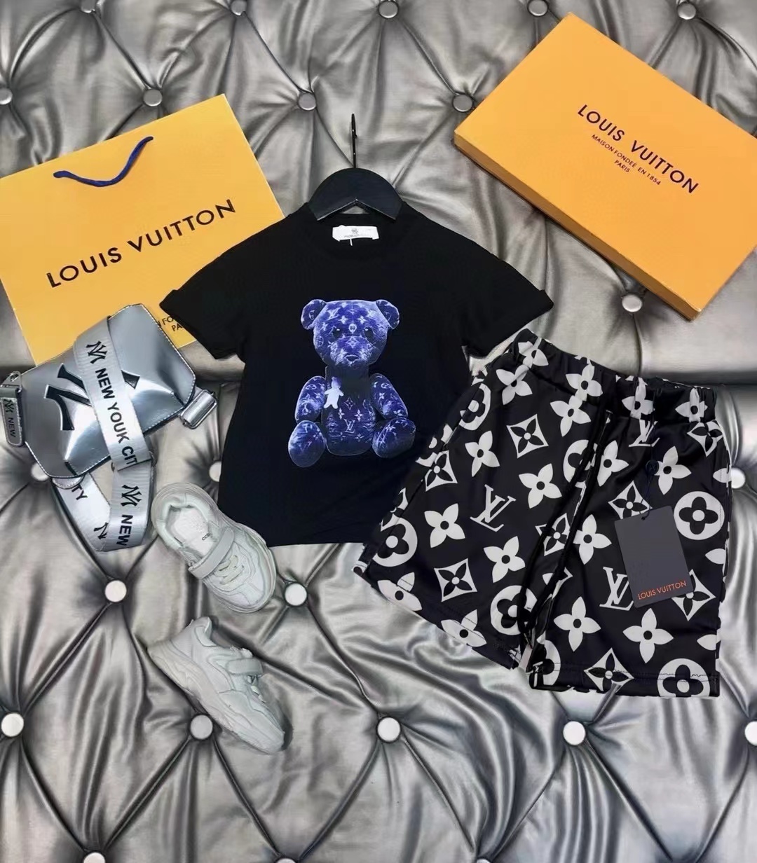 詳細な写真と価格については私に連絡してください