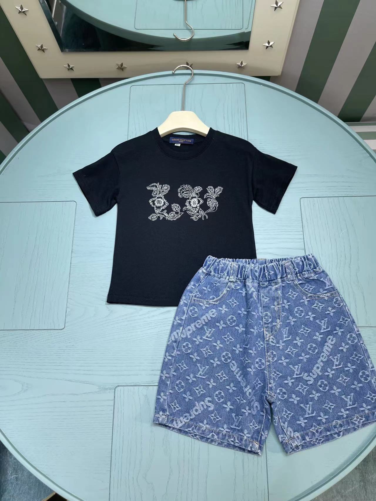 詳細な写真と価格については私に連絡してください