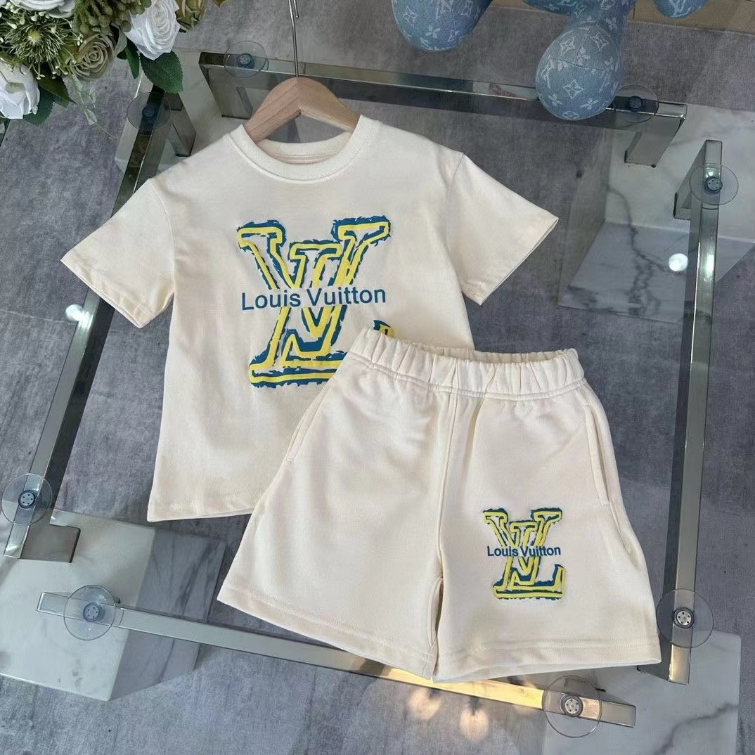 詳細な写真と価格については私に連絡してください