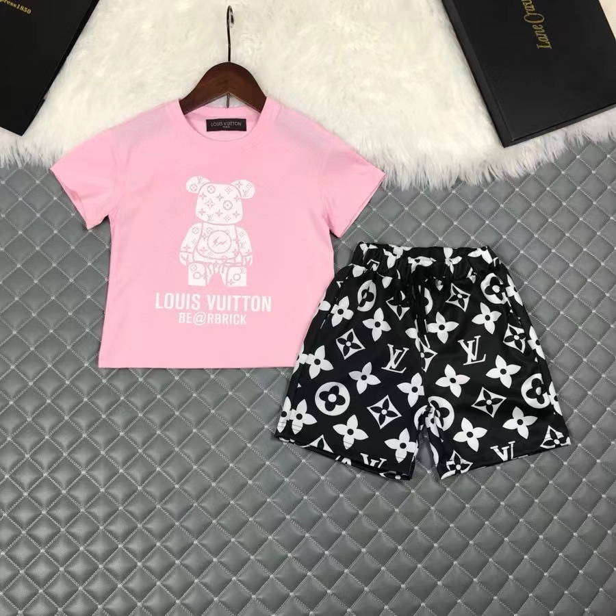 詳細な写真と価格については私に連絡してください