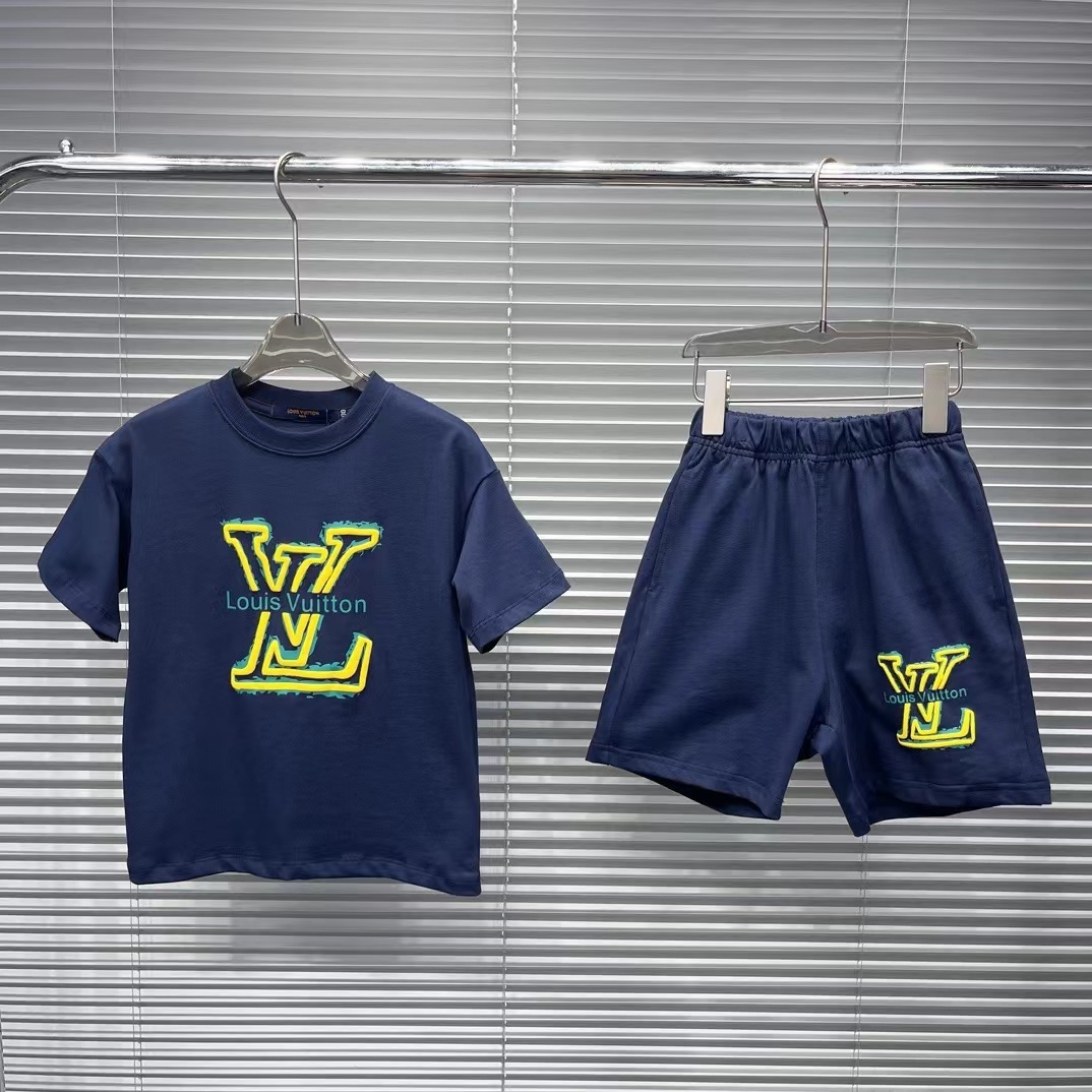 詳細な写真と価格については私に連絡してください