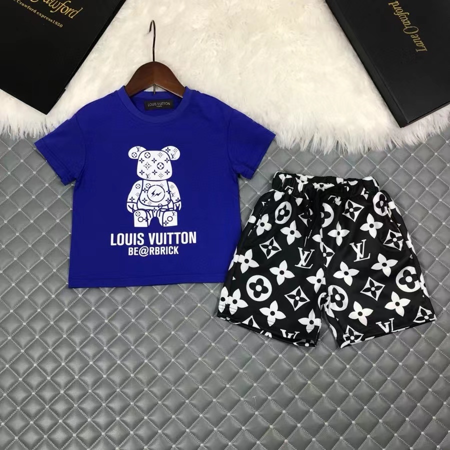 詳細な写真と価格については私に連絡してください