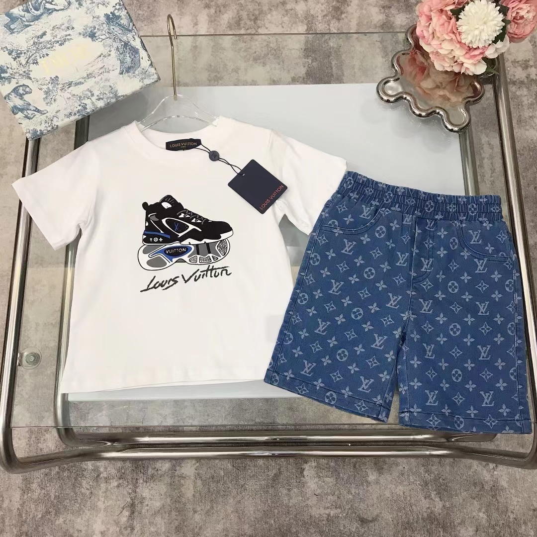 詳細な写真と価格については私に連絡してください