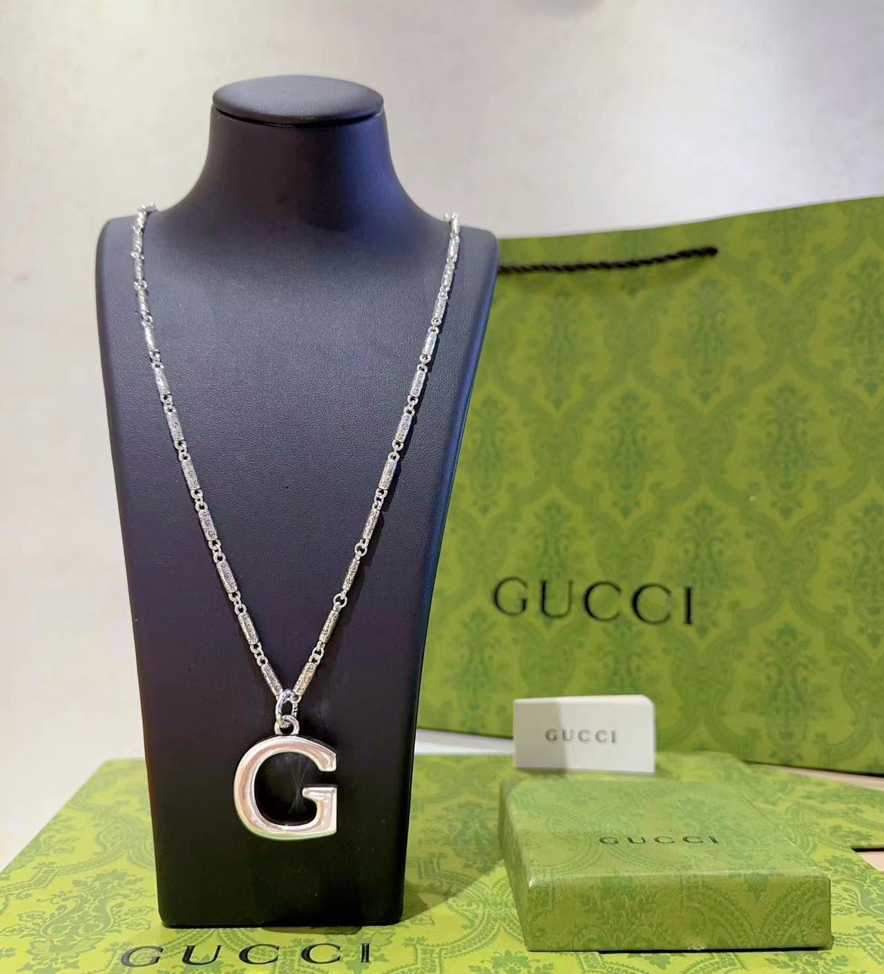 詳細な写真と価格については私に連絡してください。