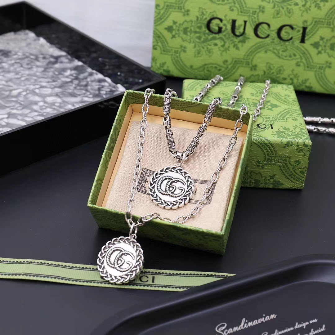 詳細な写真と価格については私に連絡してください。