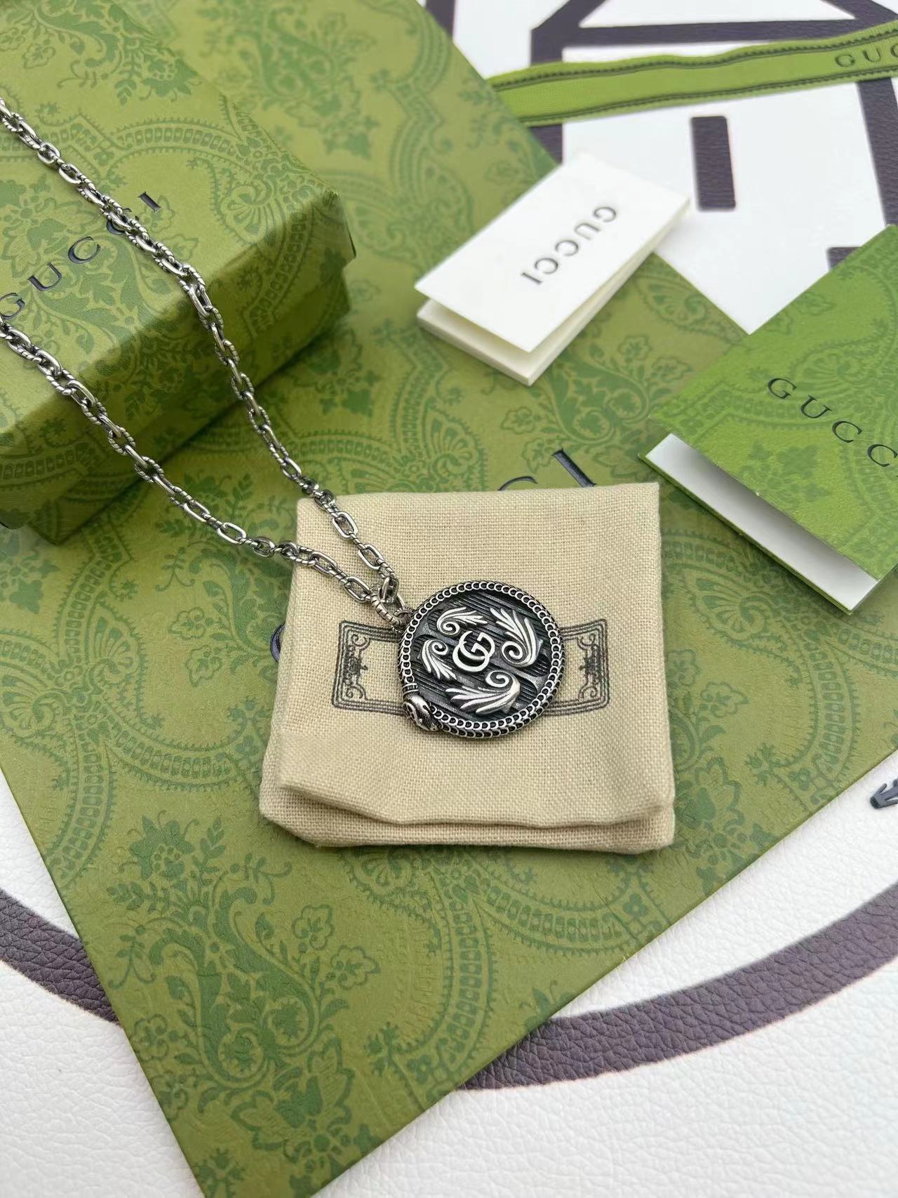 詳細な写真と価格については私に連絡してください。