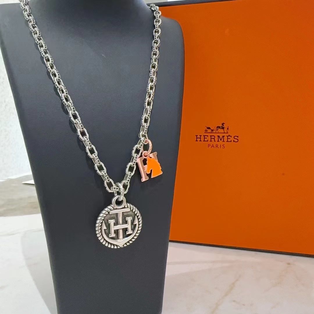 詳細な写真と価格については私に連絡してください。