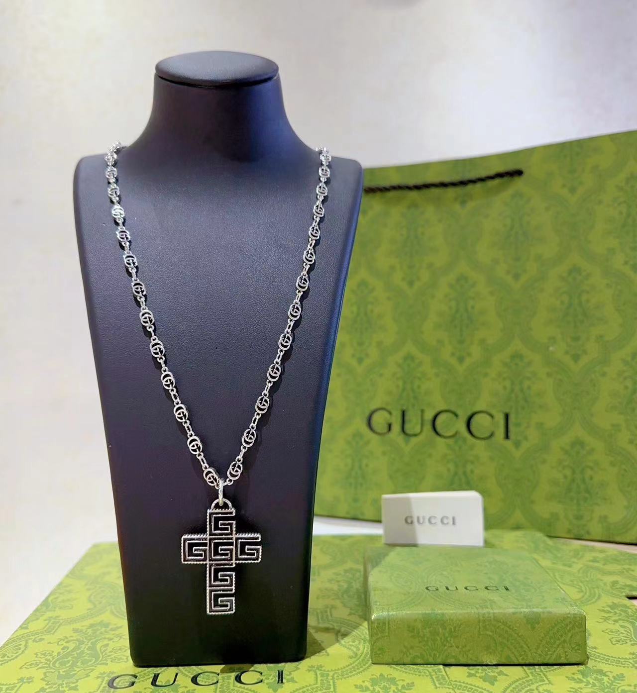 詳細な写真と価格については私に連絡してください。