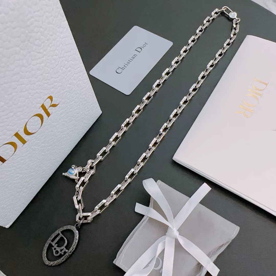 詳細な写真と価格については私に連絡してください。