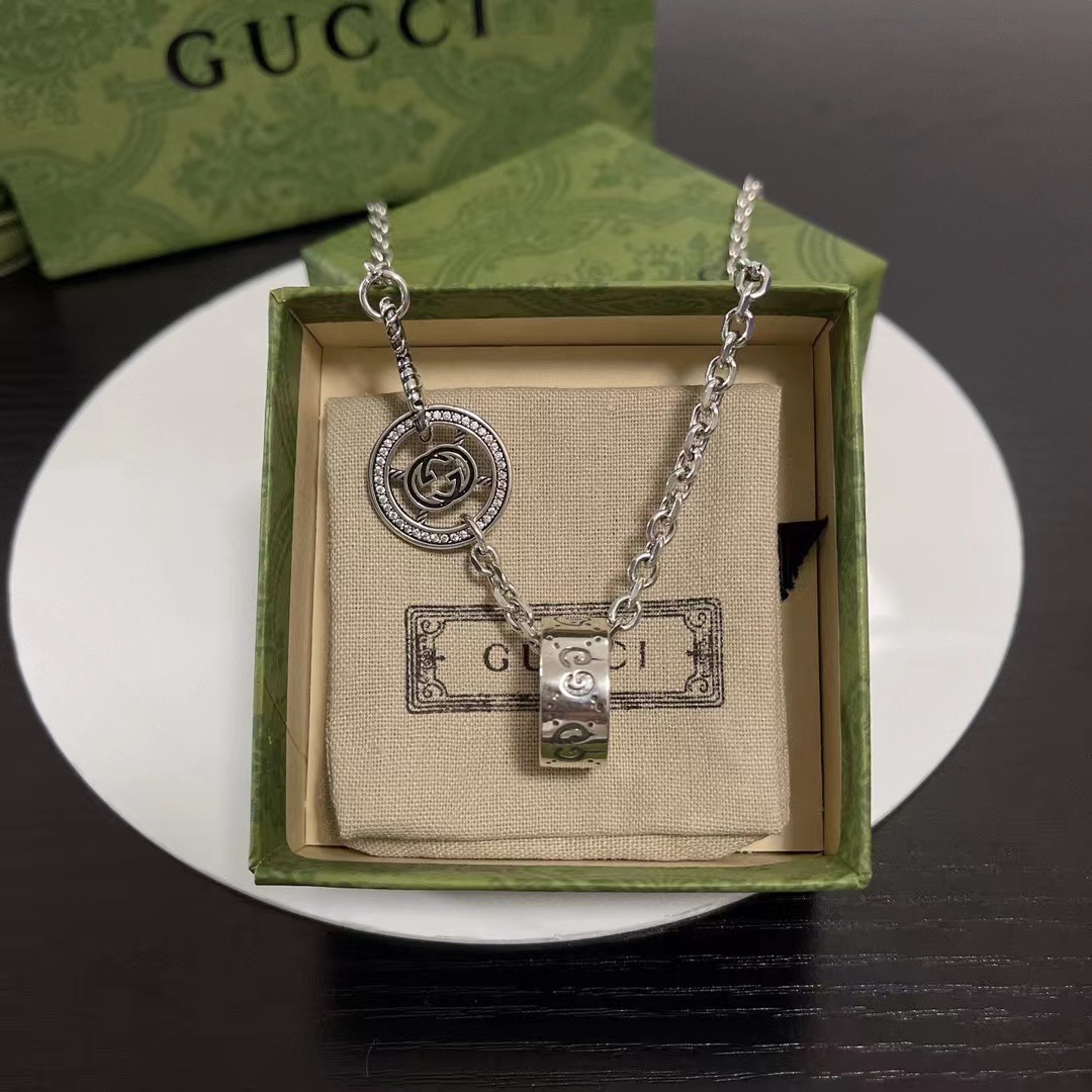 詳細な写真と価格については私に連絡してください。