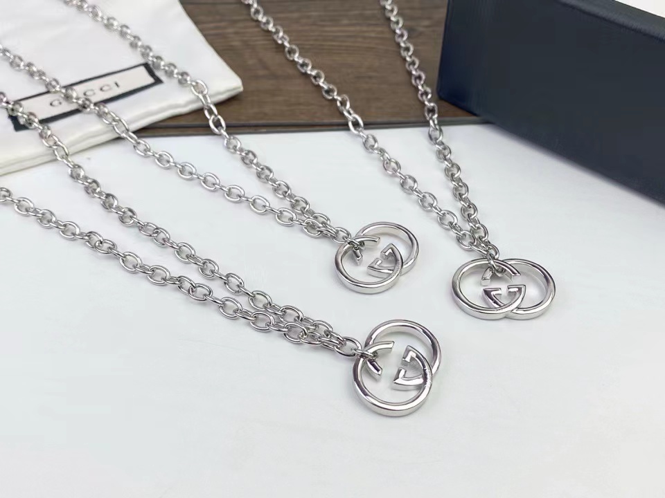 詳細な写真と価格については私に連絡してください。