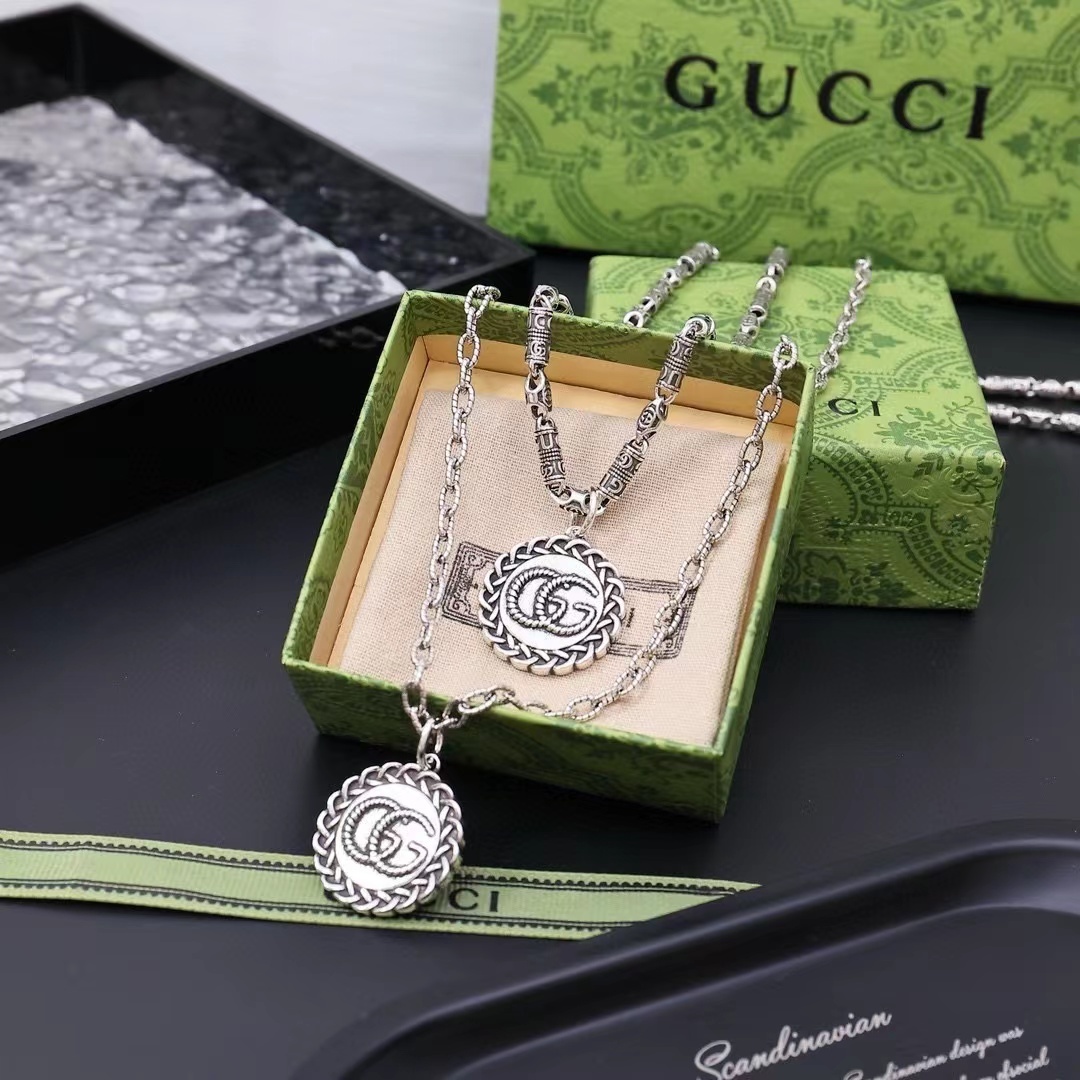 詳細な写真と価格については私に連絡してください。