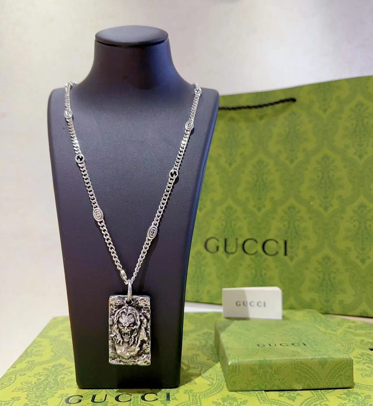 詳細な写真と価格については私に連絡してください。