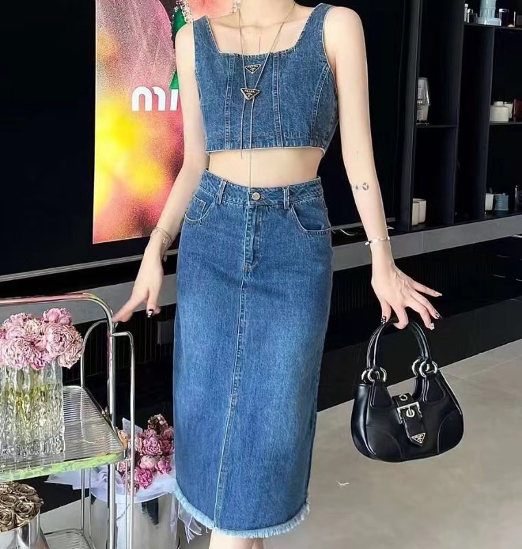 詳細な写真と価格については私に連絡してください。