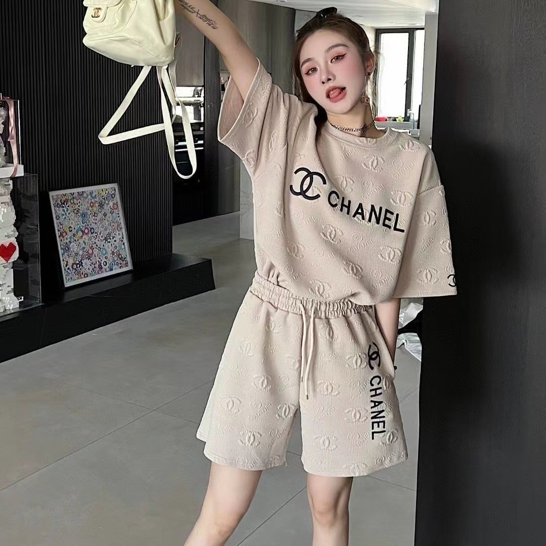 詳細な写真と価格については私に連絡してください。