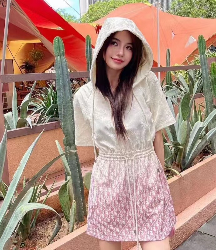 詳細な写真と価格については私に連絡してください。