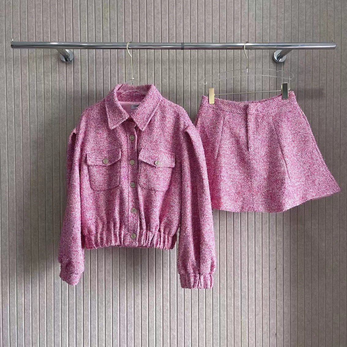 詳細な写真と価格については私に連絡してください。