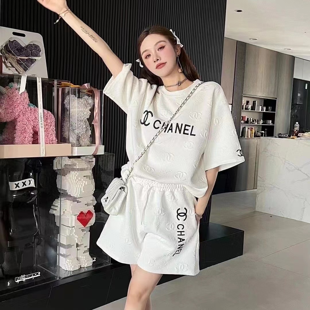 詳細な写真と価格については私に連絡してください。