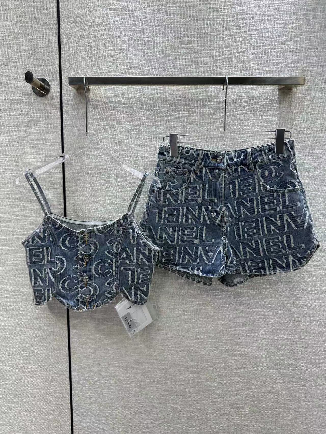 詳細な写真と価格については私に連絡してください。