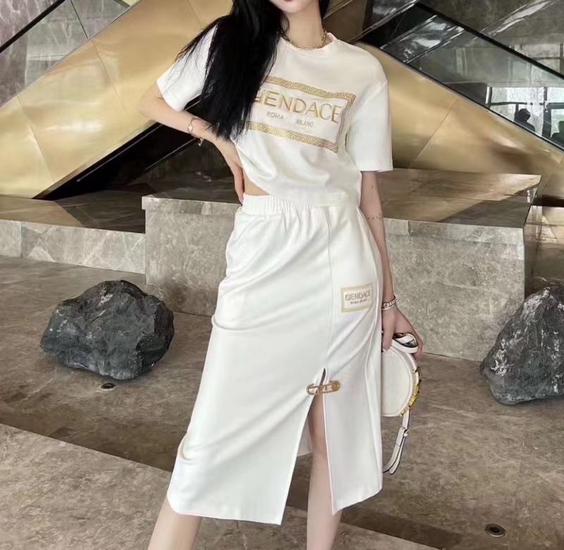 詳細な写真と価格については私に連絡してください。